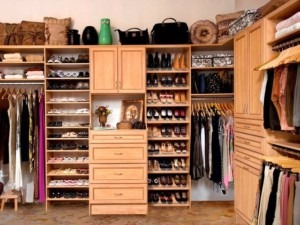 WALK IN CLOSET SECRET WITH HUTCH PREMIER DRAWERS