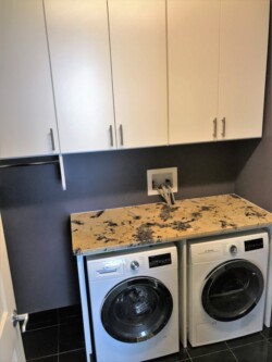 LAUNDRY ROOM WHITE WITH GRANITE