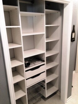 PANTRY WHITE WITH BASKETS AND SCOOP DRAWERS